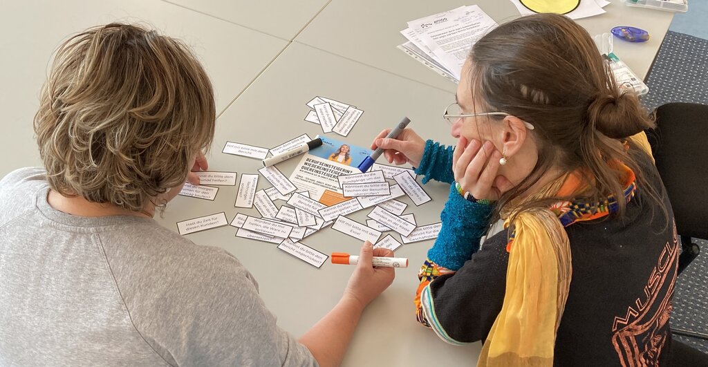 MY TURN-Teilnehmerinnen während einer Gruppenarbeit im Nein-Sagen-Workshop